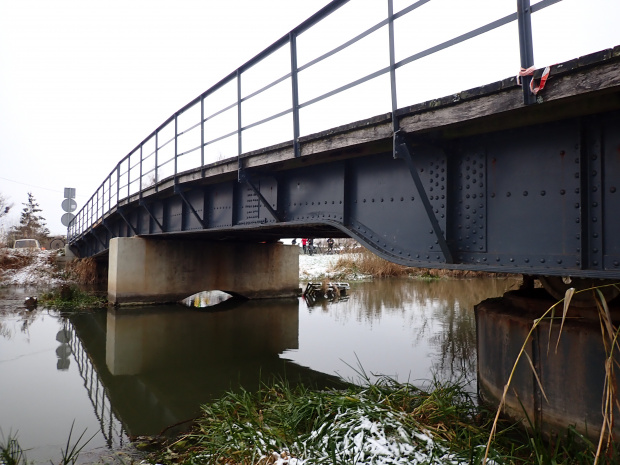 Dzierzgonka i most dawniej obrotowy nad rzeką Dzierzgoń