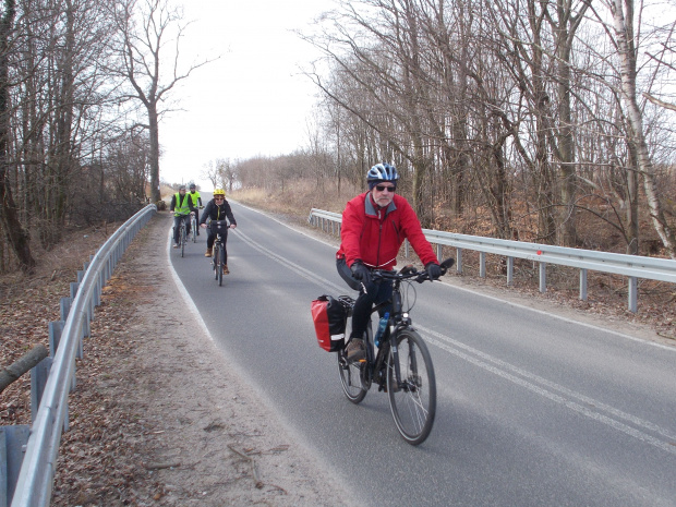 Zaczynają się 4 km zjazdu z Łęcza do Kadyn.