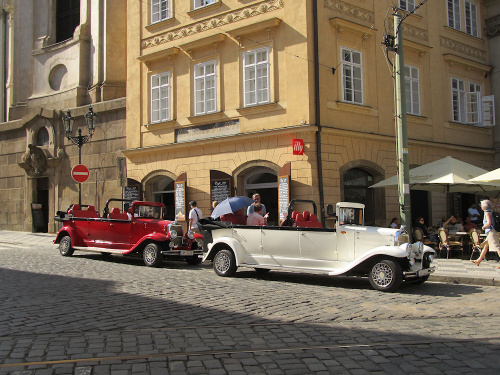 Pojazd turystyczny w Pradze czeskiej