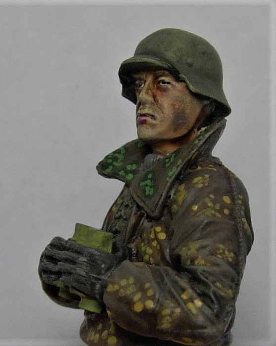 SS man bust 1-25 scale