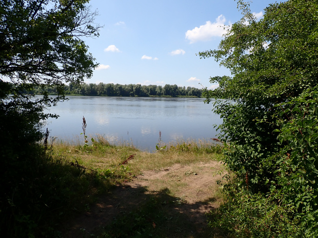 Tymczasem wracamy nad Wisłę, już szeroką i w pełnym rozmiarze. Czyli około 400 metrów.